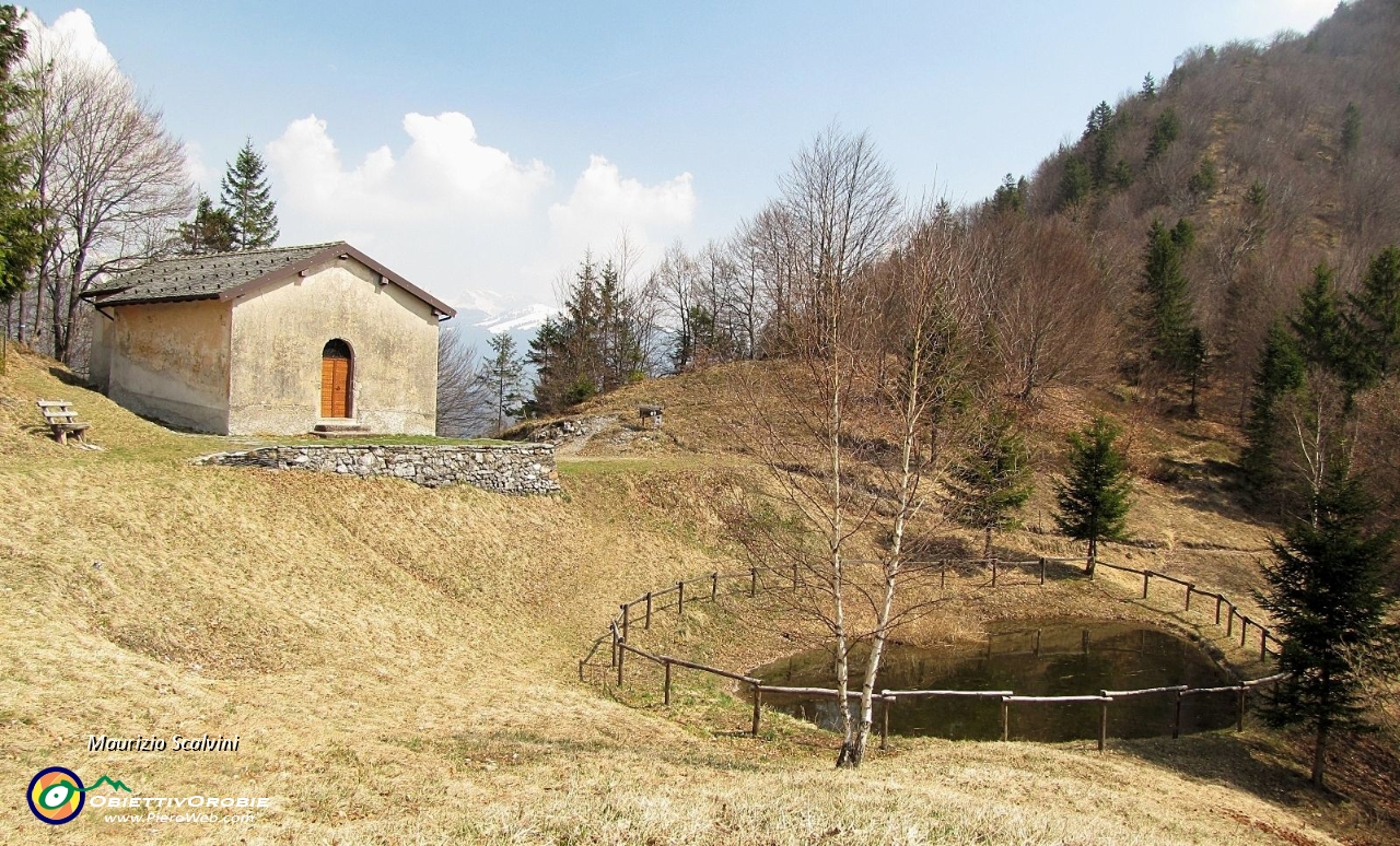 24 All'improvviso appare la sella con l'Oratorio di San Giovanni Battista....JPG